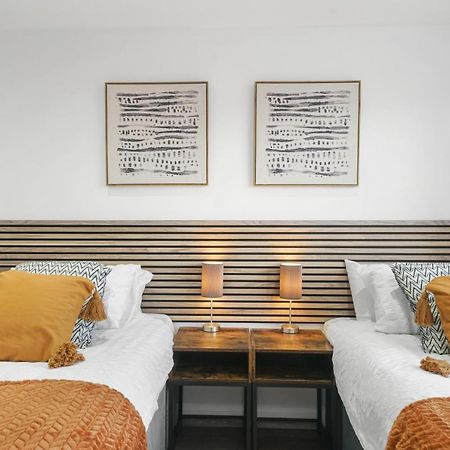 Modern Bungalow In Maidstone Sleeps 5 With Free Parking Εξωτερικό φωτογραφία