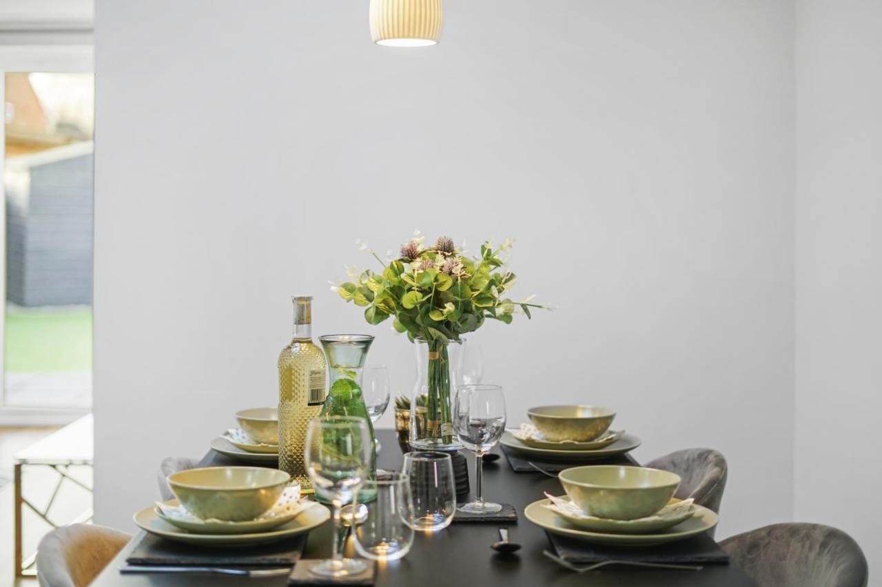 Modern Bungalow In Maidstone Sleeps 5 With Free Parking Εξωτερικό φωτογραφία